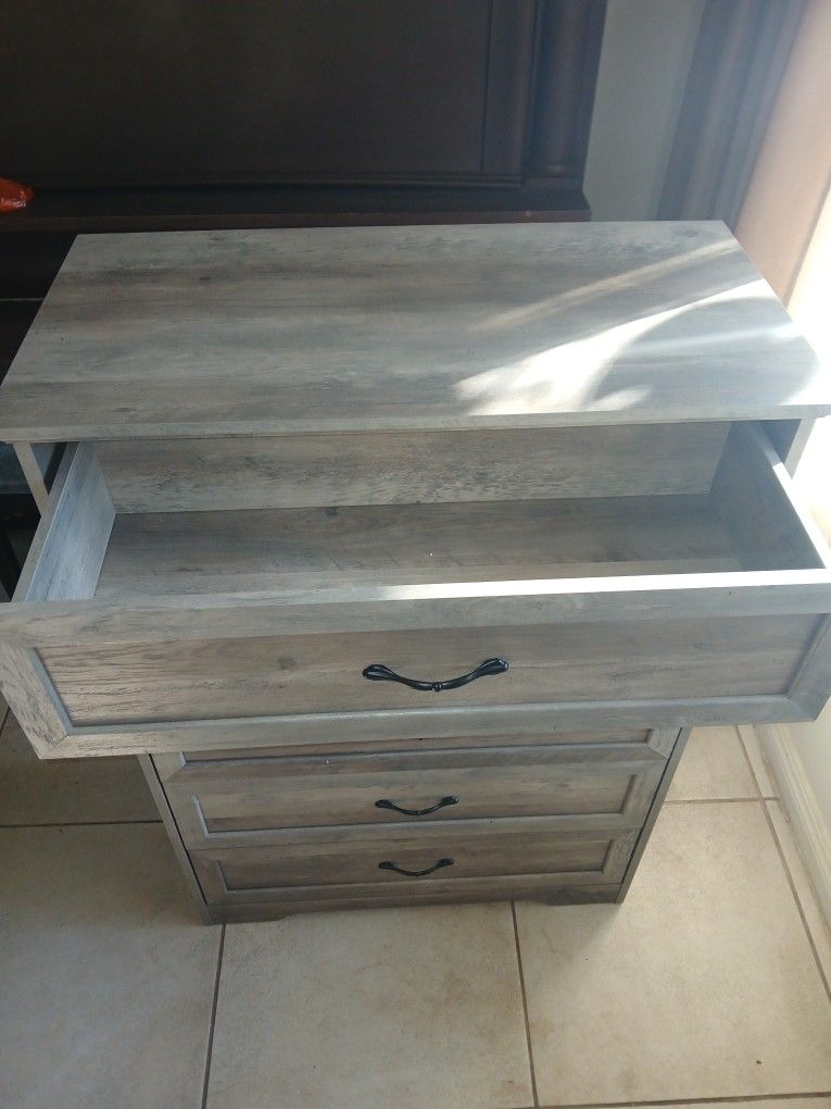 Garvee 5 Drawers Dresser for Bedroom, Chest of Drawers with Wide Metal Handle, Farmhouse Modern Wooden Dresser Storage Organizer for Bedroom, Living R