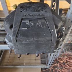 ((READ AD))((22hp Kohler Courage VTWIN Engine)) Zeroturn/Riding Mower 