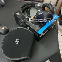 Audiophile High Qaulity Headphones / Sennheiser Momentum 2.0 / Black / iPod / iPhone / iPad 