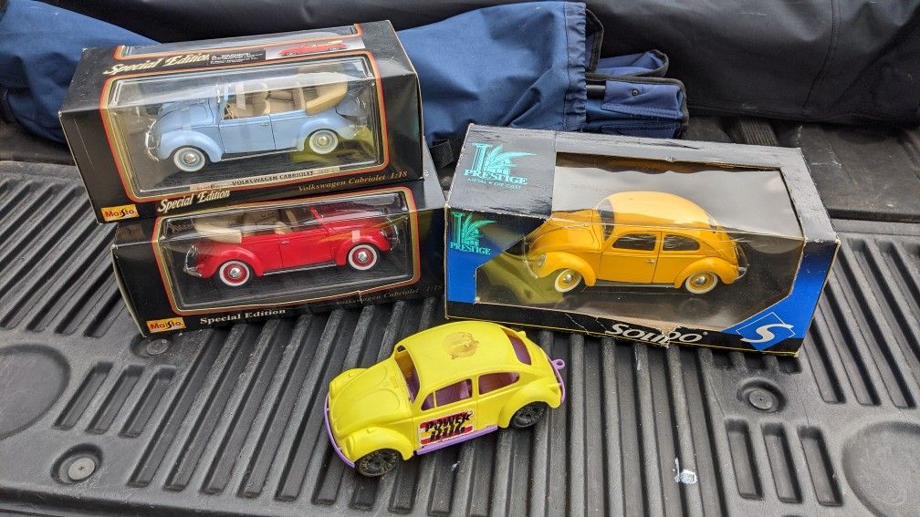 1:18 Scale Diecast Volkswagen Bug Cabriolet Collection