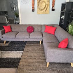 GORGEOUS SECTIONAL GREAT CONDITION NO PETS NO SMOKE 