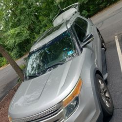 2011 Ford Explorer  Silver XLT
