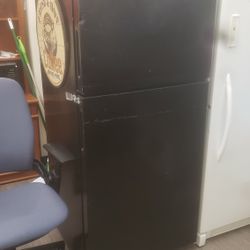 Refrigerator / Fridge For Sale