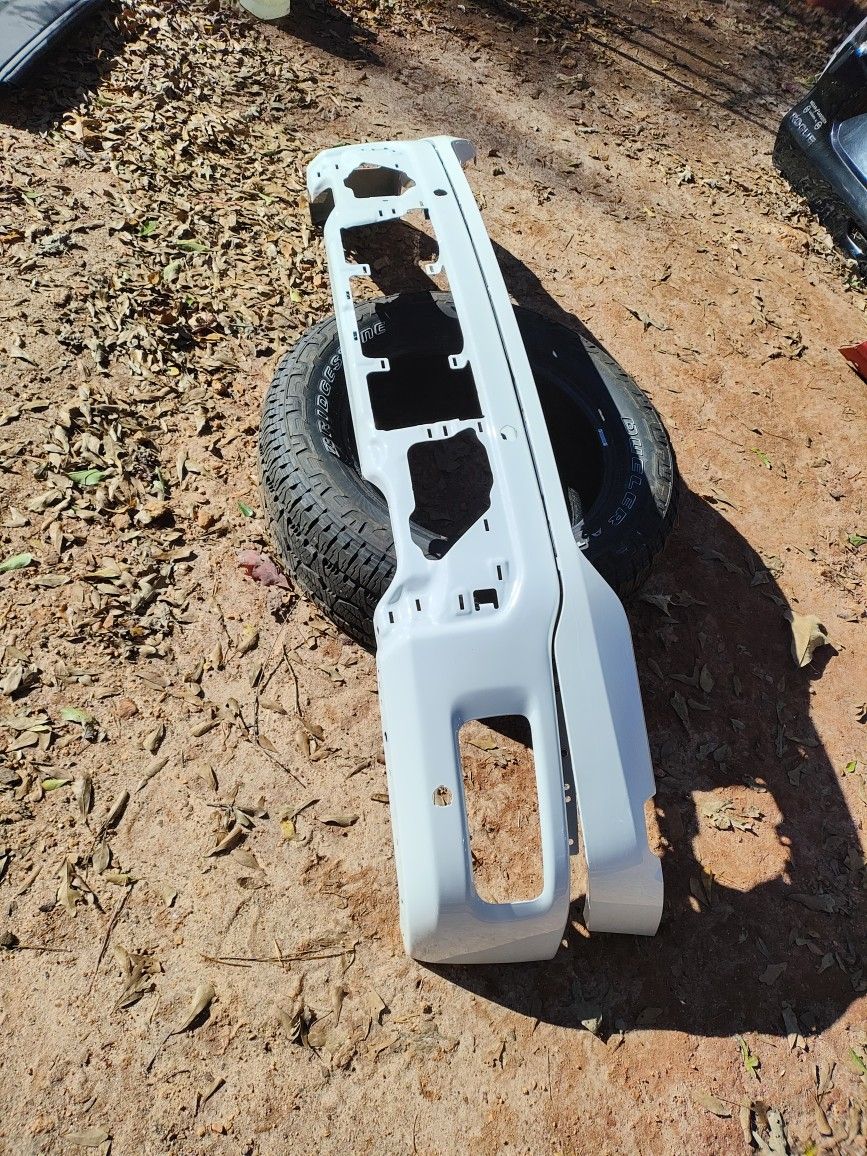 This Ad Is To Show More Detailed Pictures On The Upper Plastic Piece For 20-25 F-150