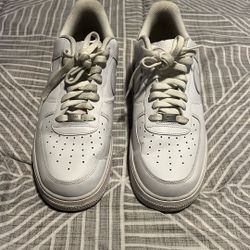 White Air Force 1s (low)