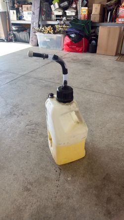 5 Gallon Off-road gas tank. Good Condition