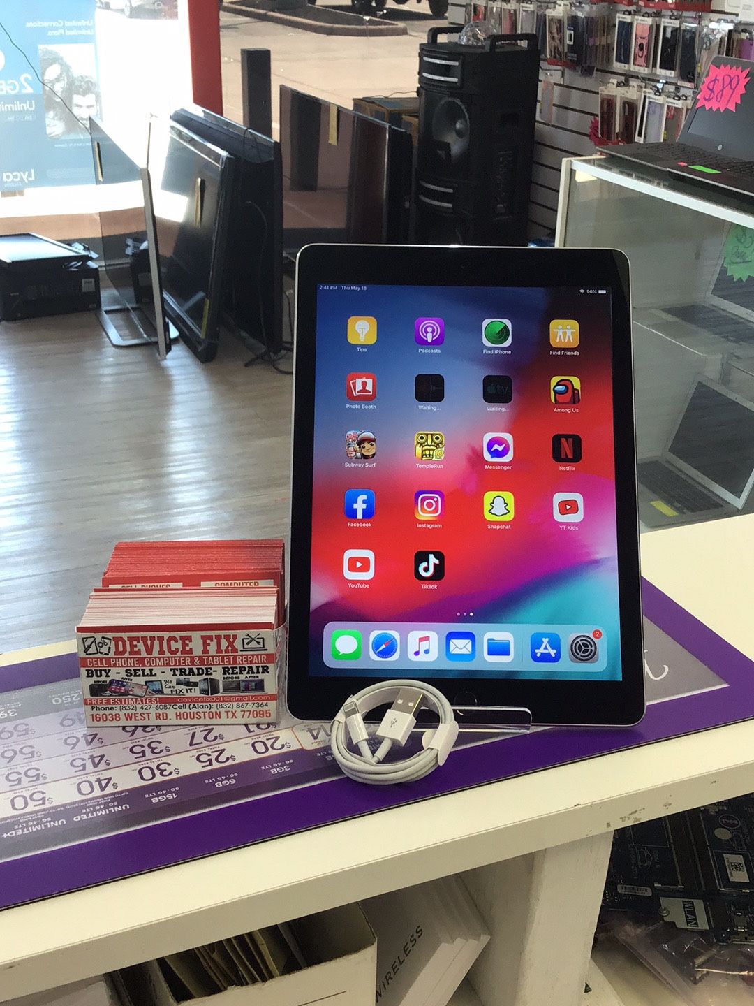 Great Condition Apple Ipad Air Unlocked, 9.7 inch Screen, Comes With Charging Cable