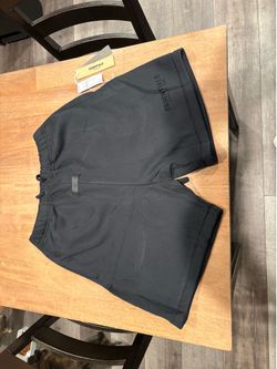 Black essential shorts medium