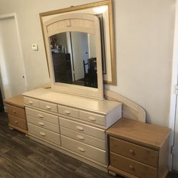 Queen size solid wood bedroom set