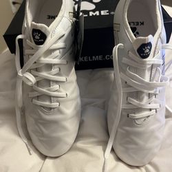 Kelme soccer Cleats - 5.5 