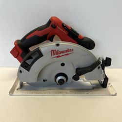 Milwaukee M18 18V Lithium-Ion Cordless 6-1/2 in. Circular Saw (Tool-Only)