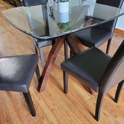 table with 4 chairs 