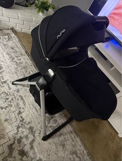 Nuna MIXX Series Bassinet with Folding Stand