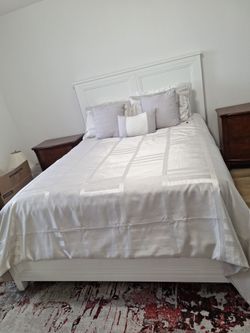 Bed with nightstands and dresser