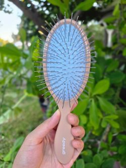 Greedy Detangling Brush