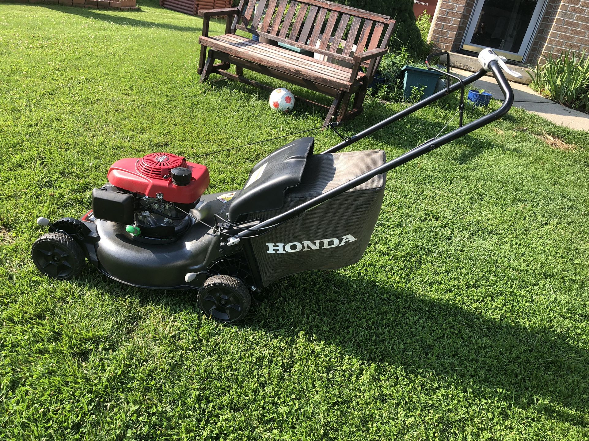 Honda HRN216 Self Propelled Lawn Mower