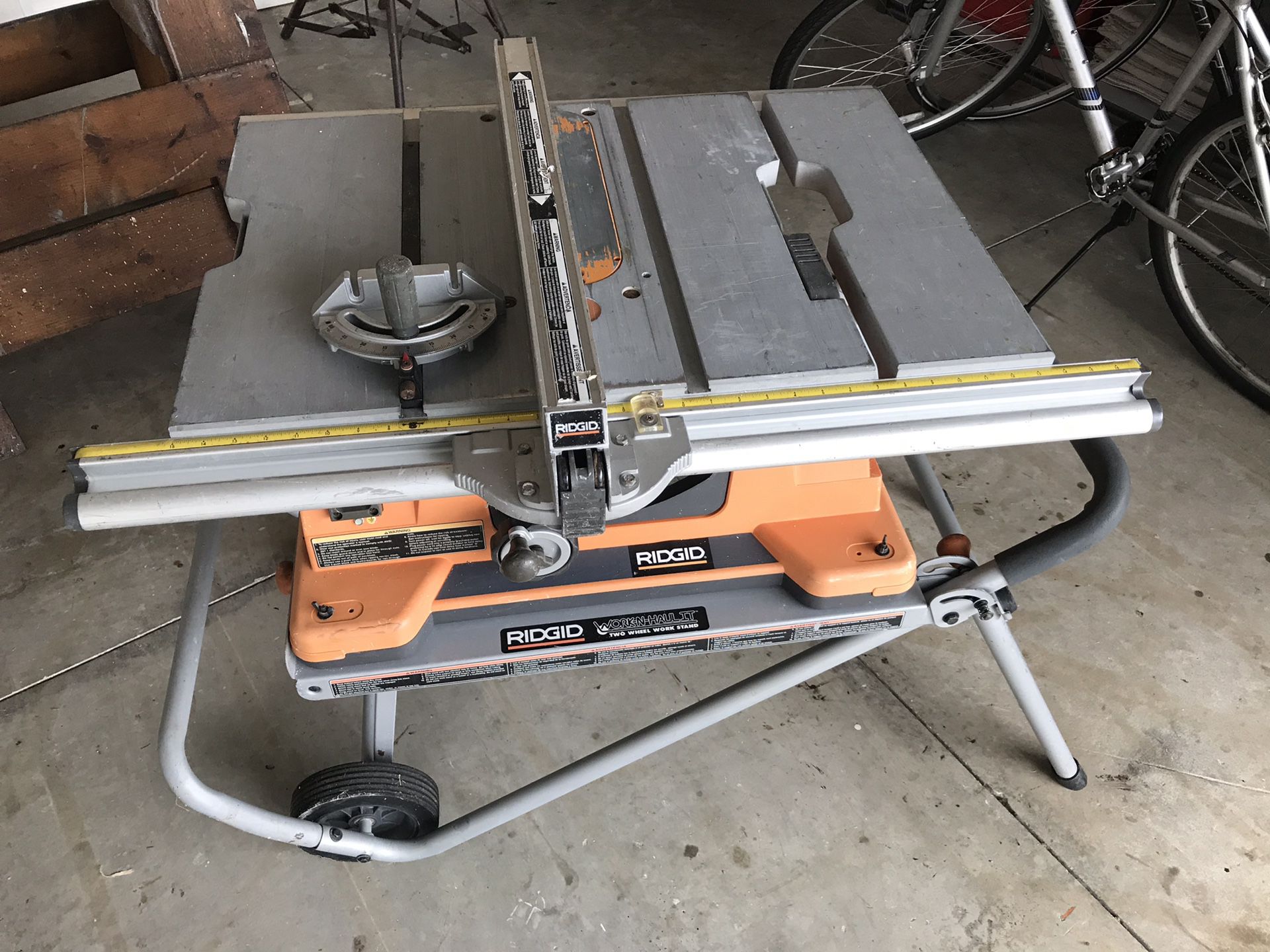 10” Contractor table saw w/ collapsible stand.