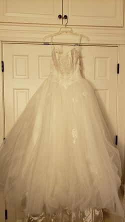 Brand new Size 4 Ivory Tulle  Wedding dress 