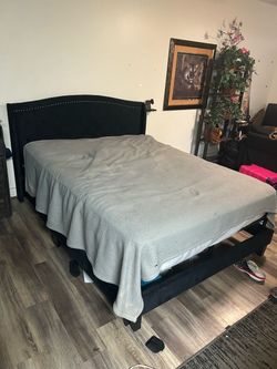 *MOVING**Queen size princess studied bed