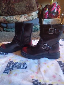 Size 9 1/2 women's boots