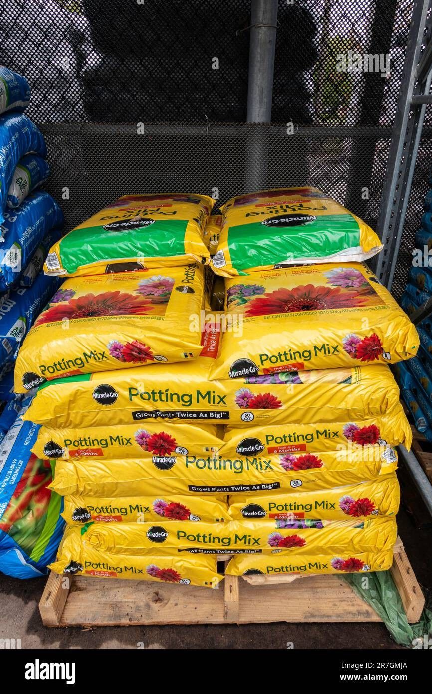 Miracle Grow Potting Mix 2 Cubic Sq. Ft