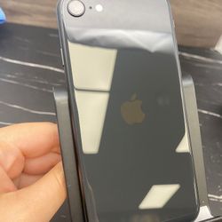 iPhone SE 2020 64gb Unlocked ID: 46297