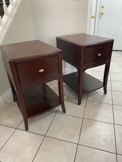 2 nightstand solid wood size W22/L16/H29 excellent condition