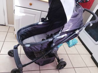 BLACK URNIBI STROLLER.