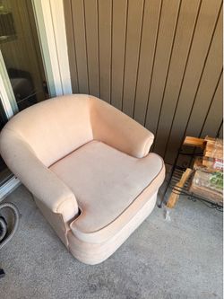 Pink accent chair