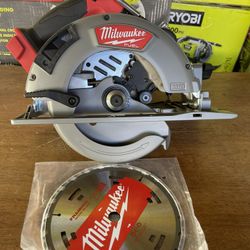 Milwaukee M18 FUEL 18V Lithium-Ion Brushless Cordless 7-1/4 in. Circular Saw (Tool-Only)