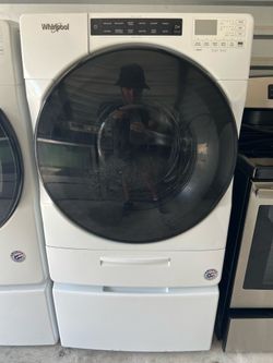 Whirlpool Washer Front Load + Pedestal