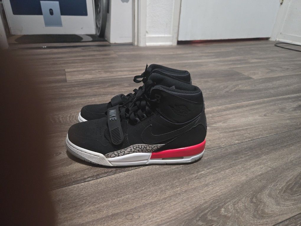 Jordan Legacy Size 6.5 /8 Womens