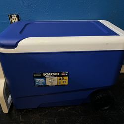 Igloo Wheelie Cool 38qt Rolling Cooler - Blue