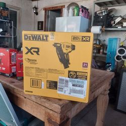 DEWALT

20-Volt 21° Cordless Framing
Nailer (Tool-Only)