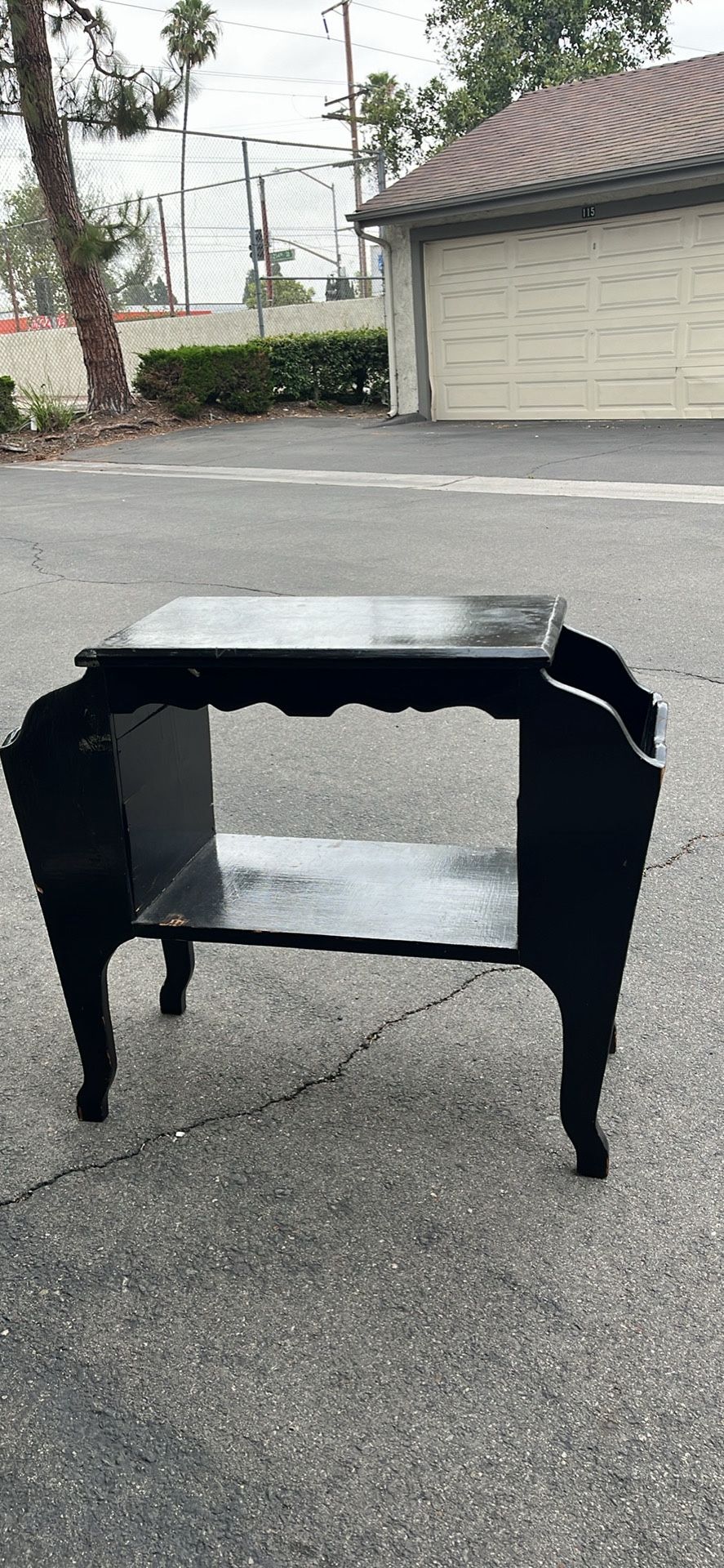 Vintage gorgeous magazine table