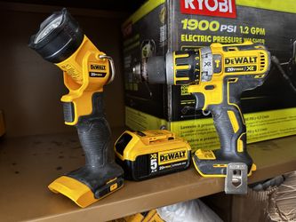 Dewalt Combo ..flash Light +battery And Drill