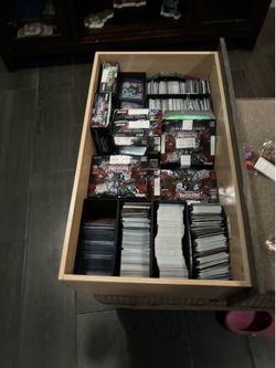 SELLING MY CARD COLLECTION HIGH VALUE CARDS AND THE REST ARE BULK