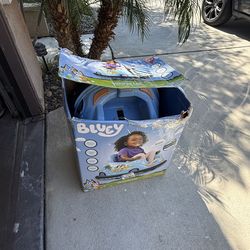 Bluey bumper car for kids are 2/4