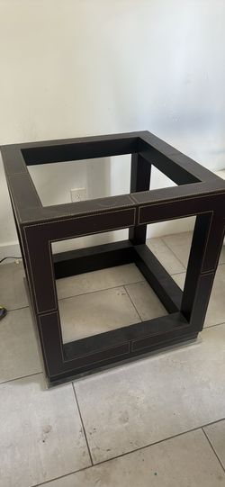 FREE SIDE TABLE 