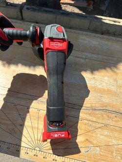 Milwaukee M18 FUEL variable speed Grinder