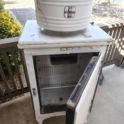 Antique 1930 General Electric Ice Box