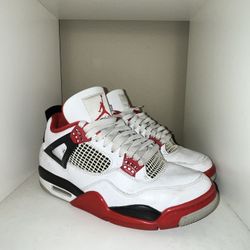 Jordan 4 Fire Reds Size 8.5