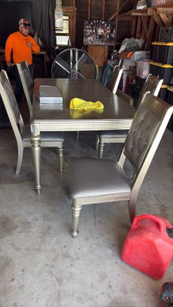 TABLE WITH CHAIRS NEW