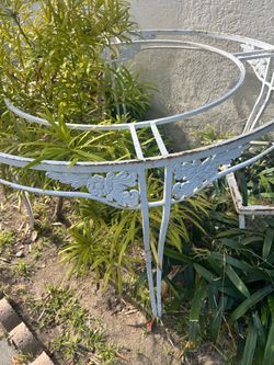 Shabby chic vintage rod iron table and four chairs.