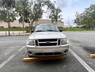 2004 ford explorer sport trac.