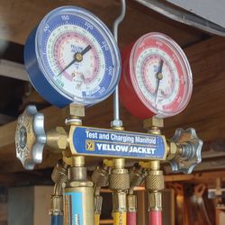 YELLOW JACKET TITAN TEST AND CHARGING MANIFOLD 