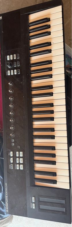 Komplete kontrol s49 used and working piano