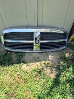2008 Dodge Ram 1500 chrome grill