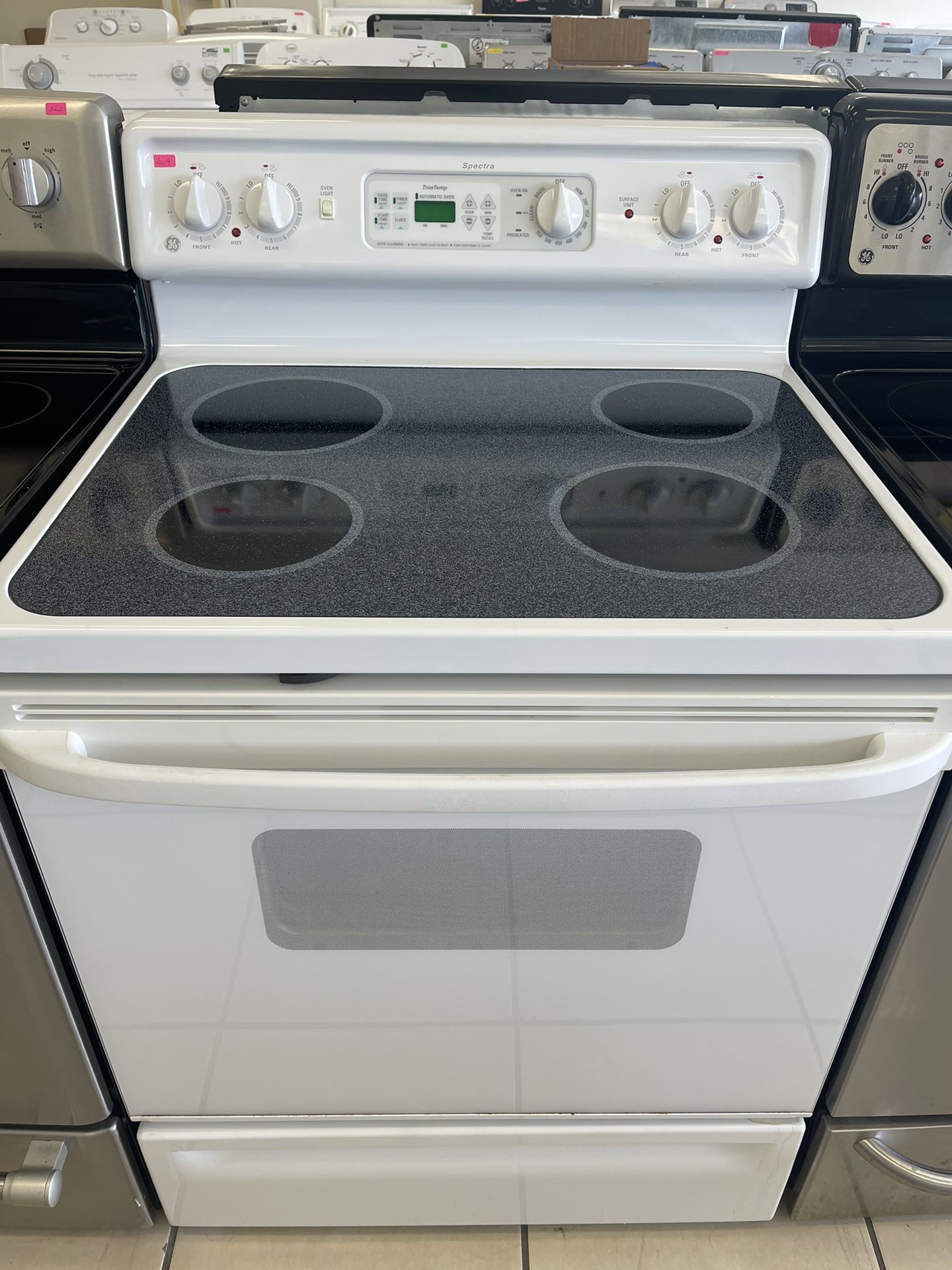 GE GLASS TOP WHITE STOVE