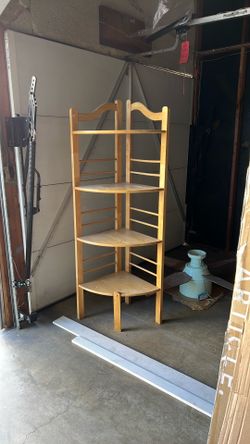 Solid wood corner shelf